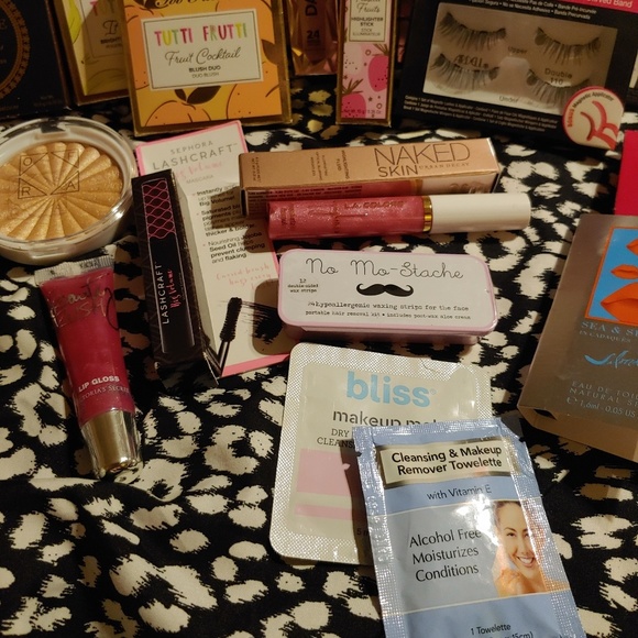 High end beauty lot - Picture 4 of 6